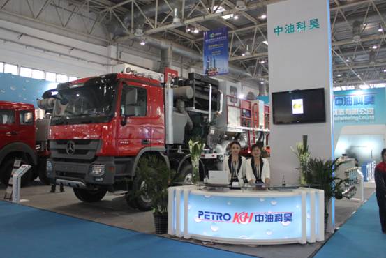 In May 2015, Russia customers come to our company for the project on fracturing equipment.