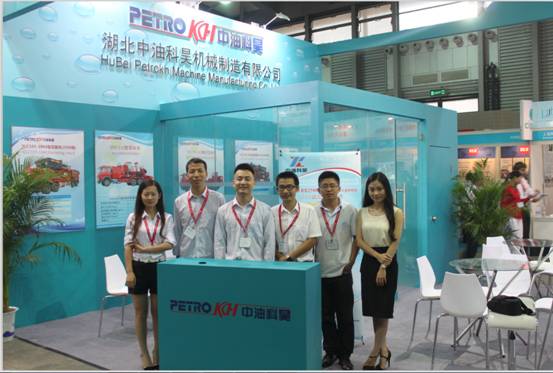 In May 2015, Russia customers come to our company for the project on fracturing equipment.