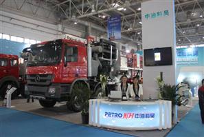 In May 2015, Russia customers come to our company for the project on fracturing equipment.